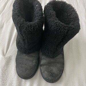 Black UGGS warm and fuzzy for winter size women